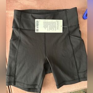 NWT - Lululemon Invigorate High Rise Short 6"